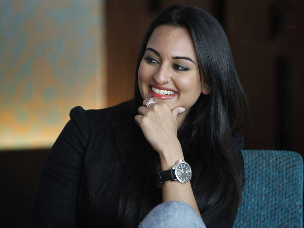 18 Best of Sonakshi Sinha Hot Wallpapers, Latest Photo, HD 