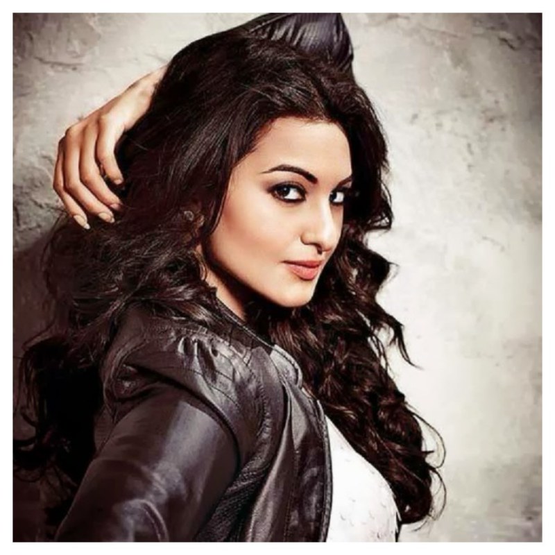 Sonakshi Sinha Latest HD Photos and Wallpapers collection