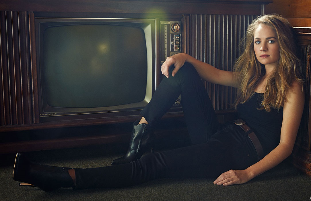 Britt Robertson Hottest Bikini Photos, Image Pics & Latest Photoshoot