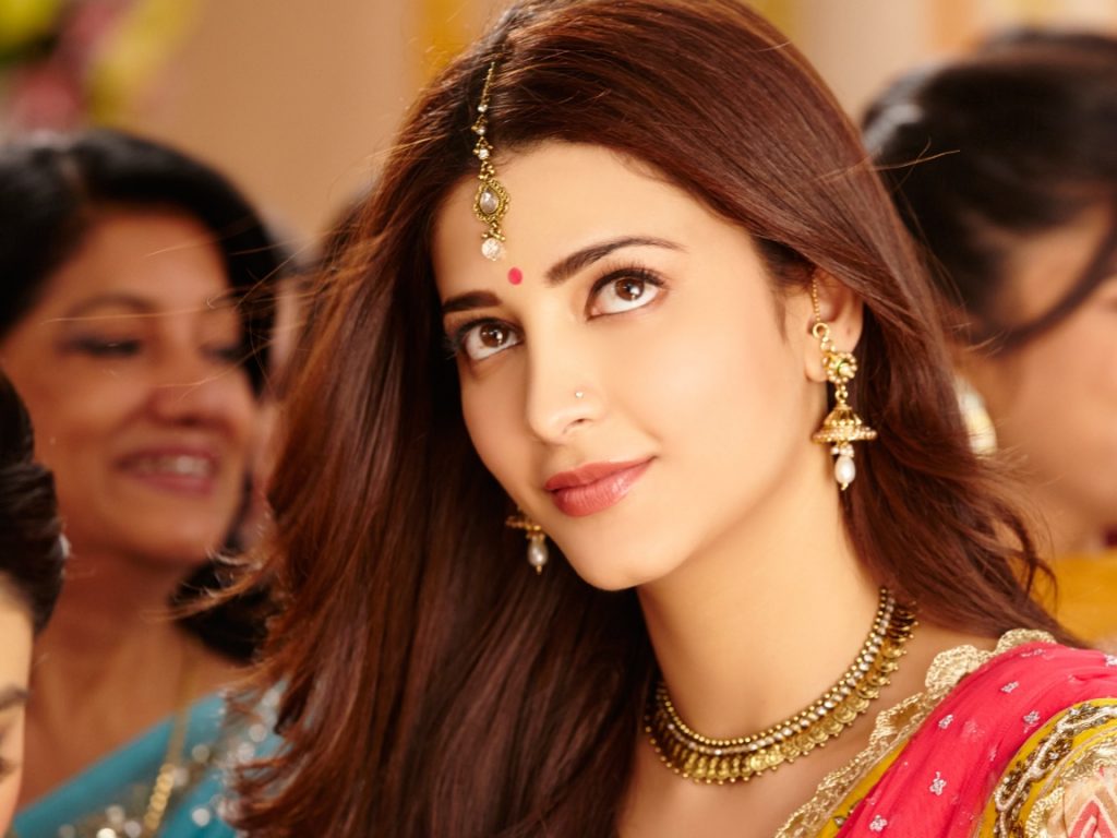 Shruti Hassan hot, bikini hot photos, bra size, sexy boobs hot images, wallpaper pics, Shruti Hassan saree & bikini photoshoot