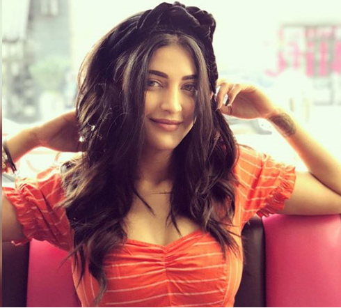 Shruti Hassan Hot Photos (31+ Shruti Haasan Bikini HD Pics 