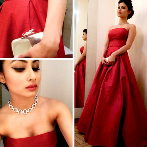Mouni Roy Hot Photo Wallpapers & Actress Bikini Images in HD img
