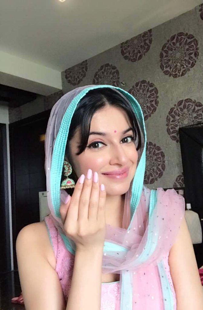 Divya Khosla Hot Pictures, Rare Bikini Pics & Wallpapers - FunRoundup.com