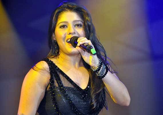 Singer Sunidhi Chauhan Hot Pics Leaked Photos And Bikini Images