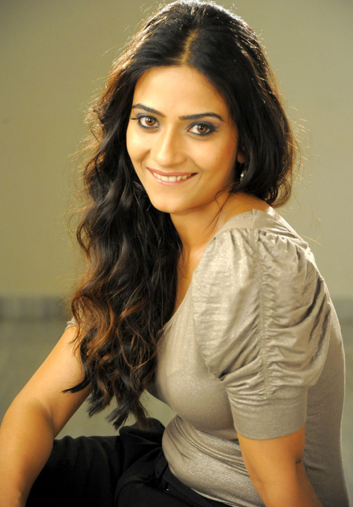 aditi sharma hot, bikini hot photos, bra size, sexy hot images, wallpaper pics, aditi sharma saree & bikini photoshoot