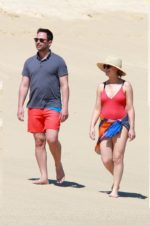 25 Amy Poehler Hot & Sexy Bikini Photos - Funroundup